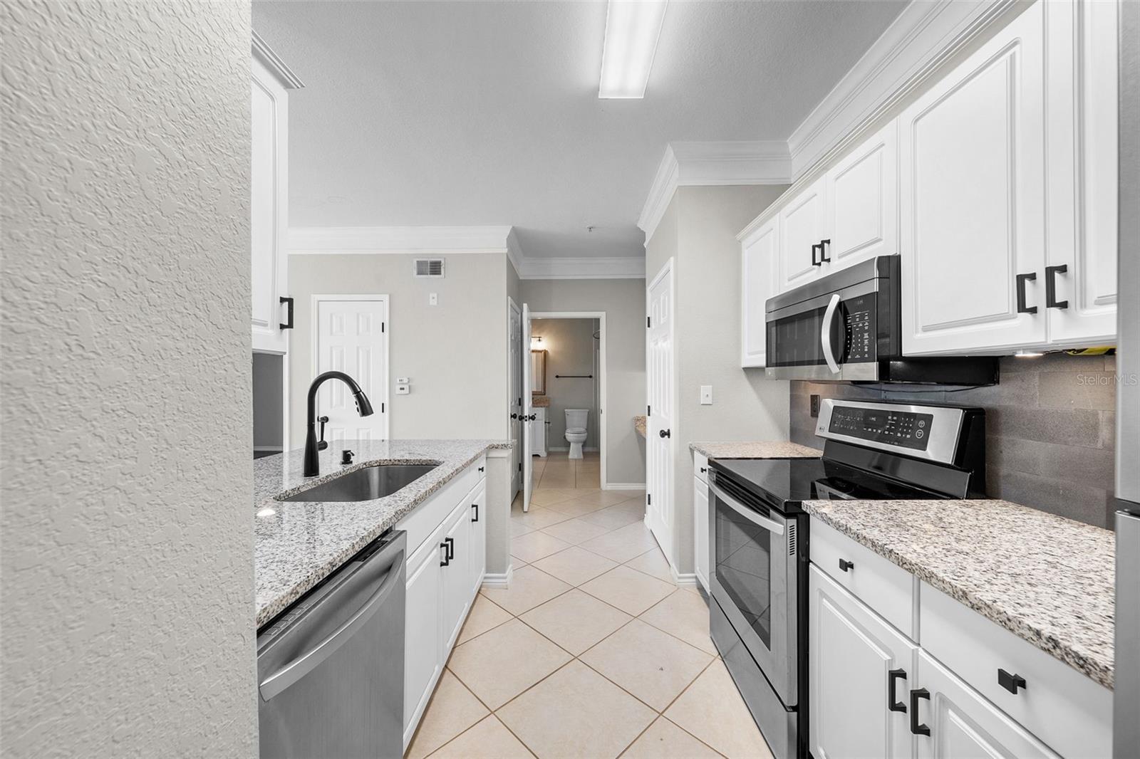 Image 16 of 39 For 4305 Bayside Village Drive 102