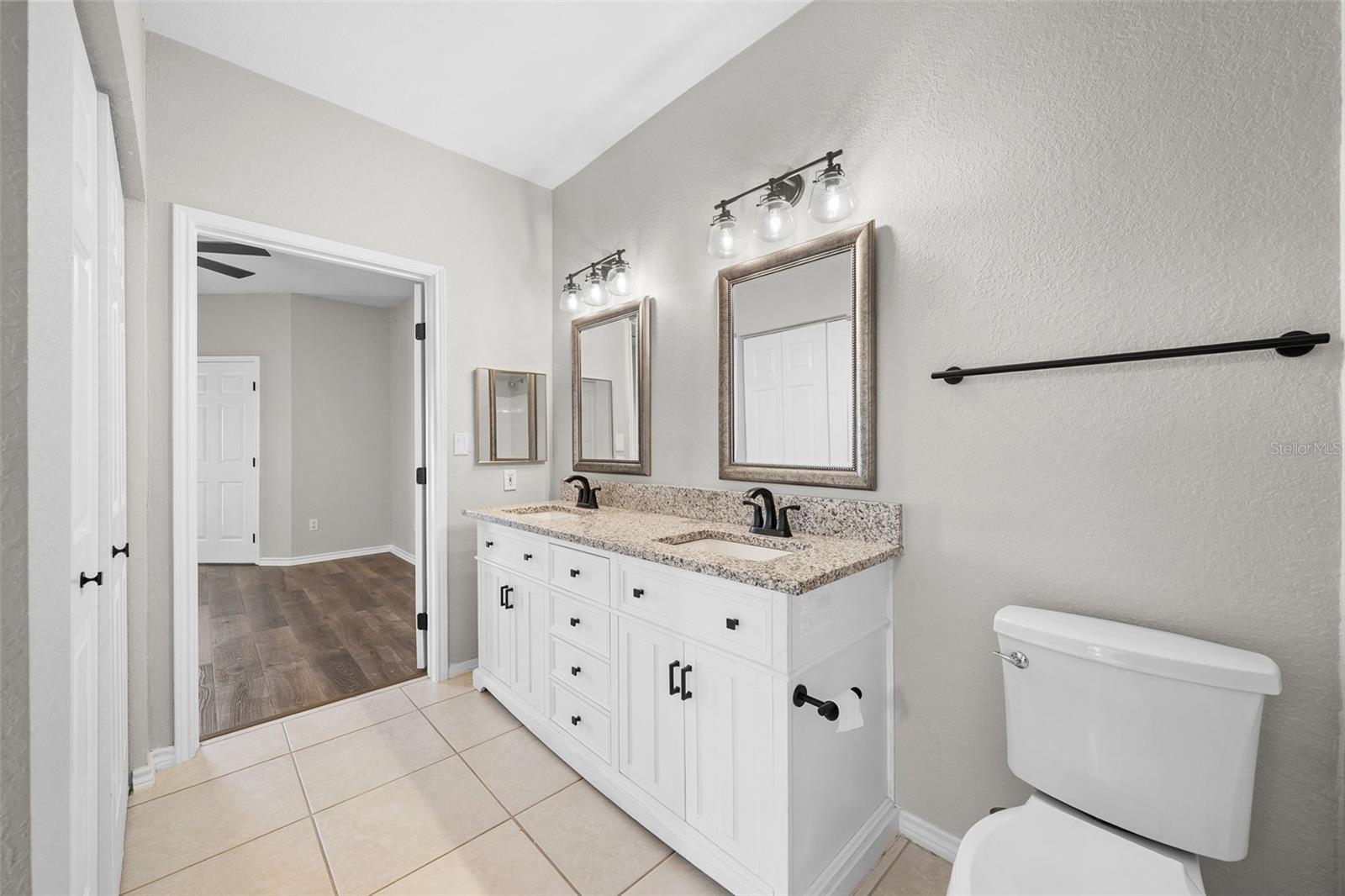 Image 19 of 39 For 4305 Bayside Village Drive 102