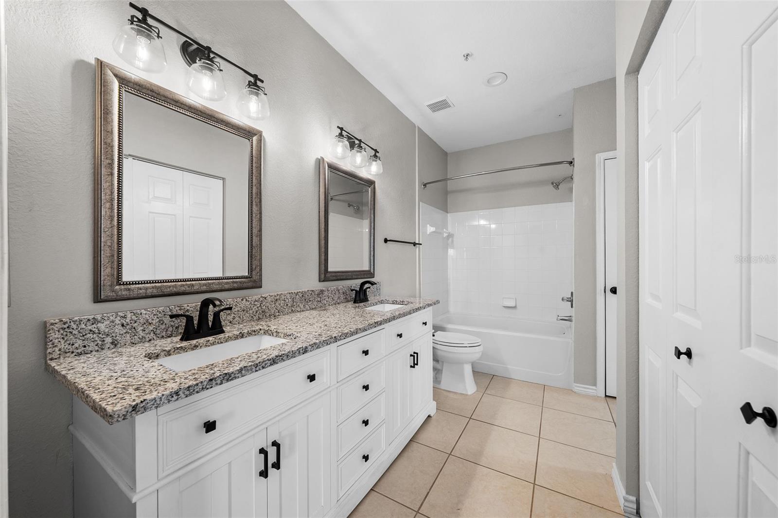 Image 21 of 39 For 4305 Bayside Village Drive 102