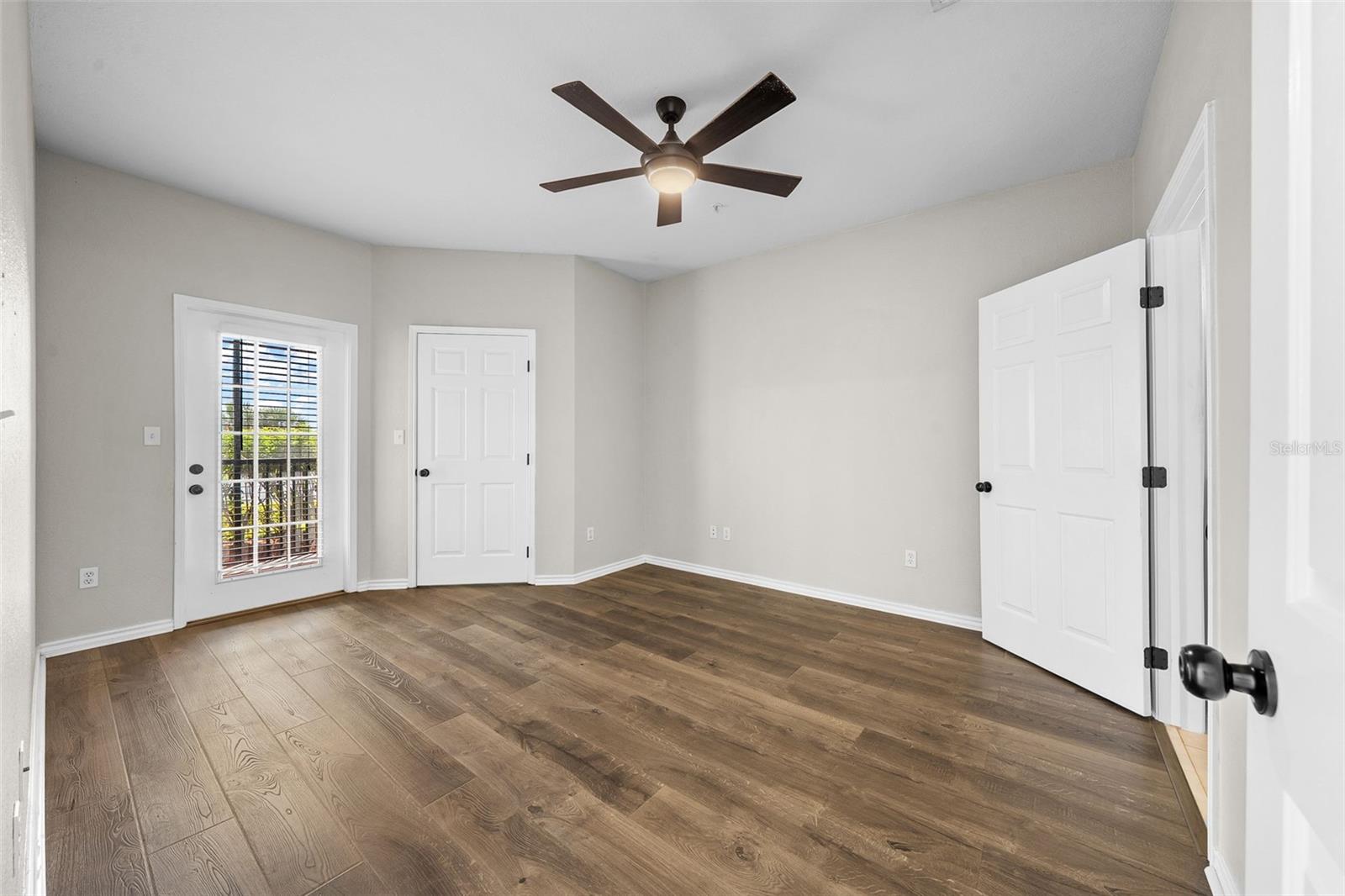 Image 24 of 39 For 4305 Bayside Village Drive 102