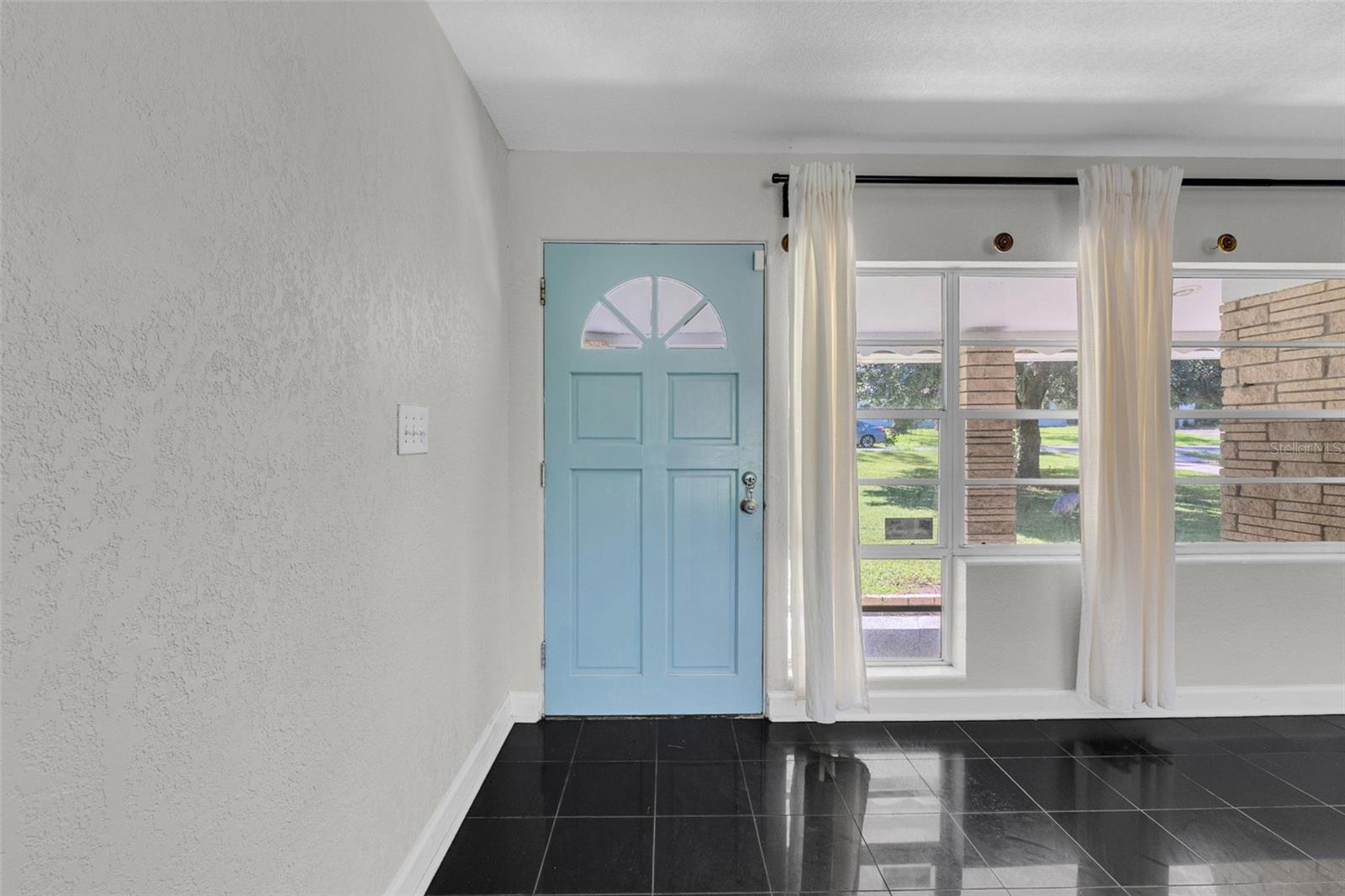 Image 4 of 50 For 1148 Pearl View Drive