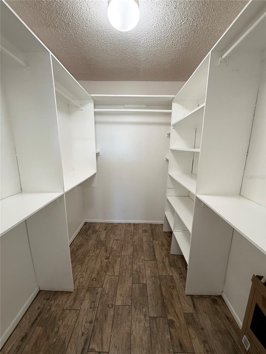 Listing photo id 11 for 9013 Westchester Circle 26