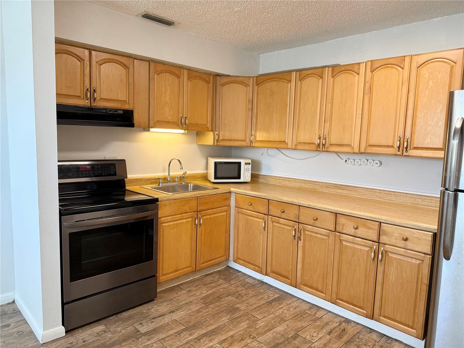 Listing photo id 1 for 9013 Westchester Circle 26