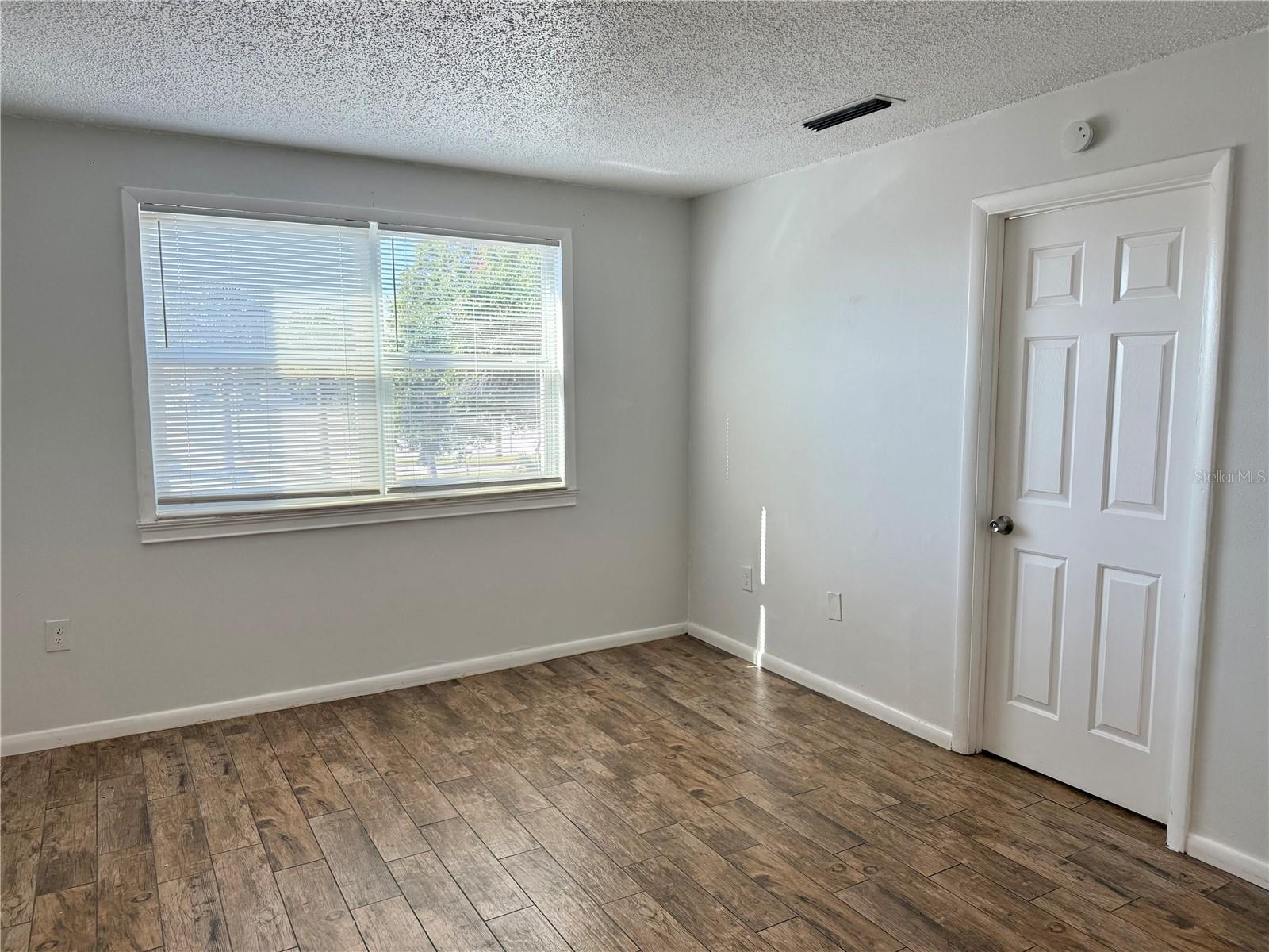 Listing photo id 2 for 9013 Westchester Circle 26