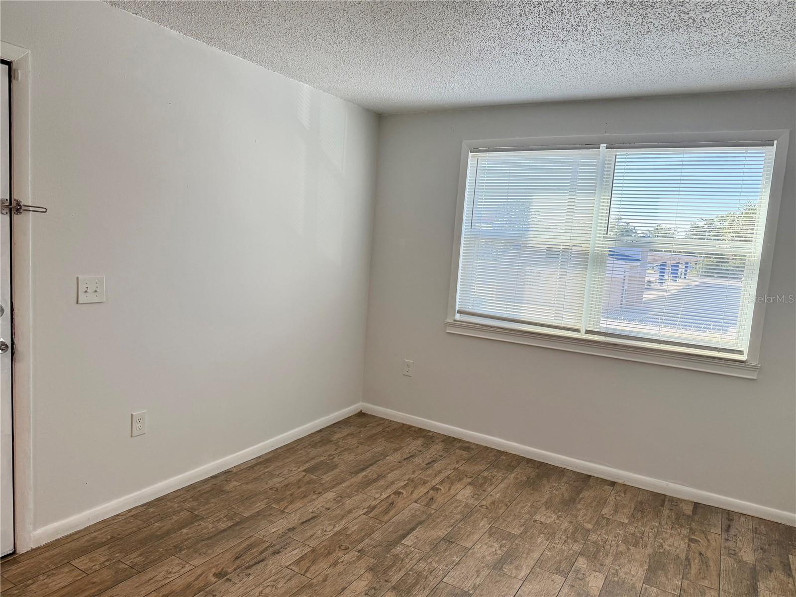 Listing photo id 3 for 9013 Westchester Circle 26