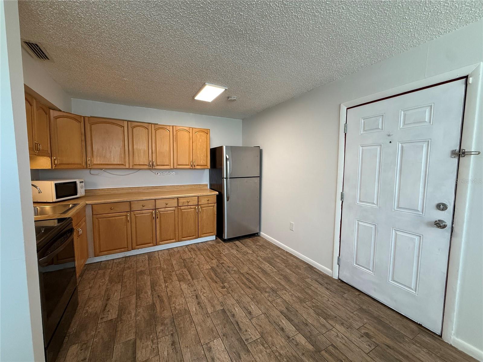 Listing photo id 6 for 9013 Westchester Circle 26