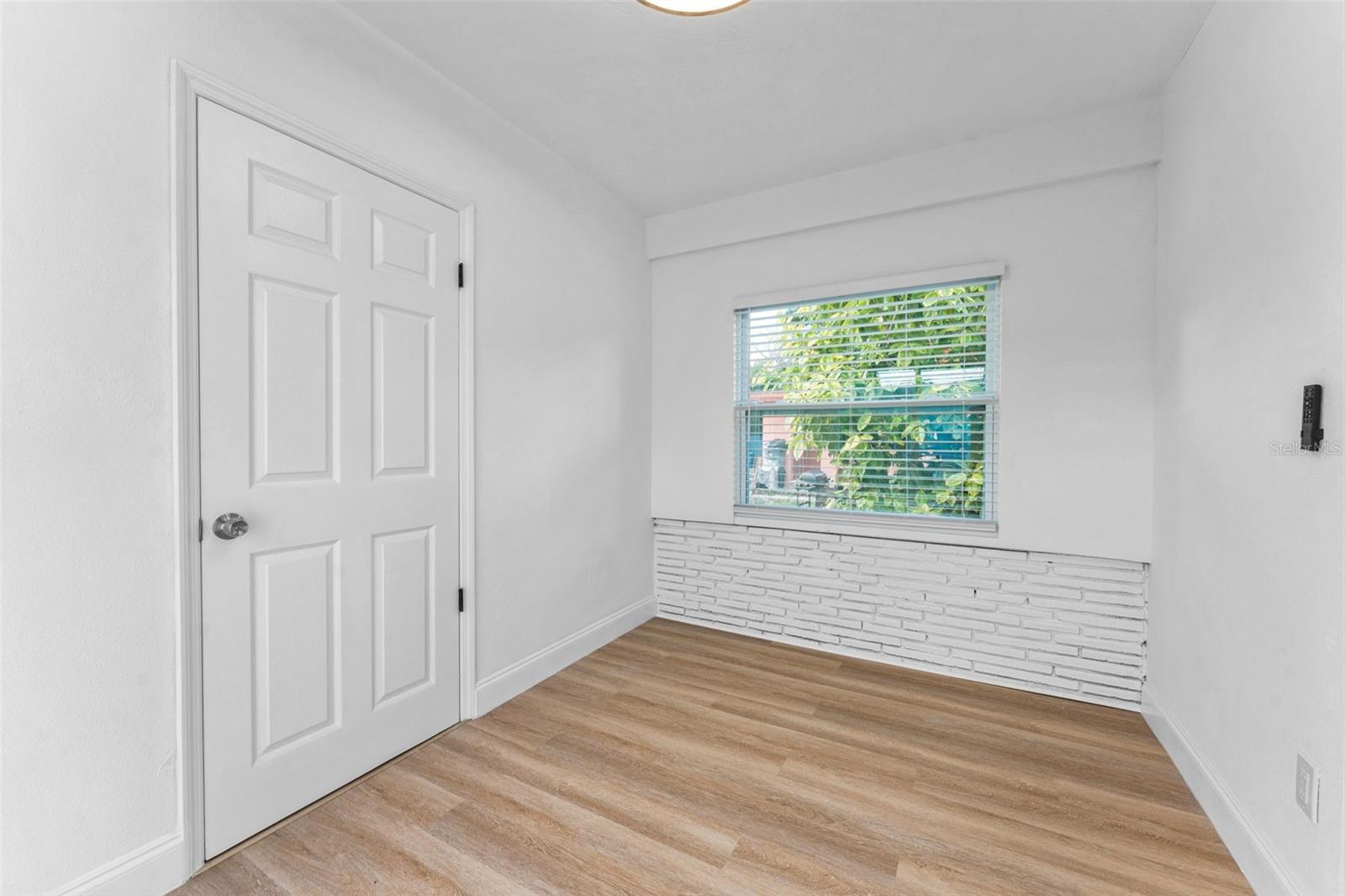 Image 10 of 33 For 2325 Highland Street S