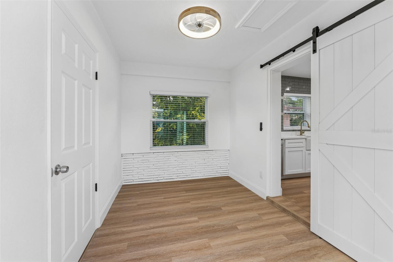 Image 11 of 33 For 2325 Highland Street S