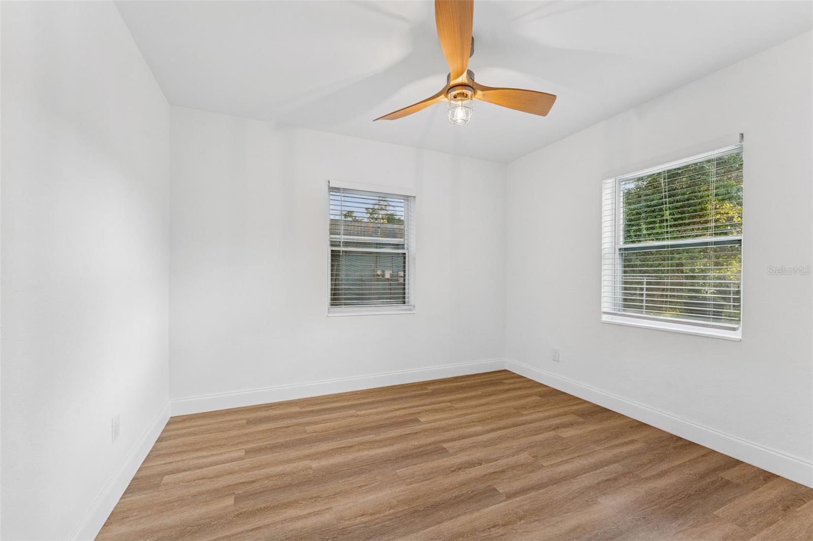 Image 17 of 33 For 2325 Highland Street S