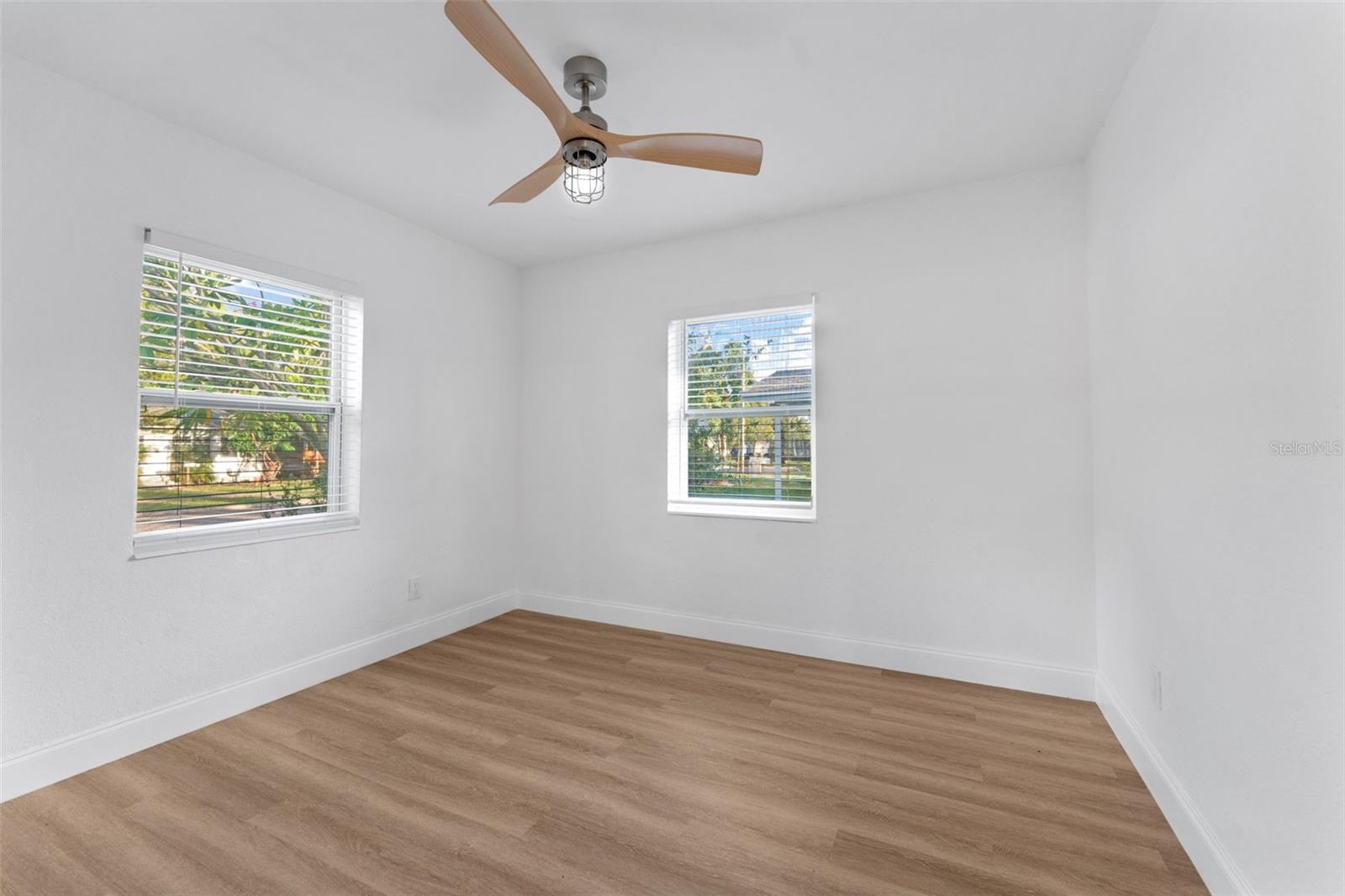 Image 19 of 33 For 2325 Highland Street S