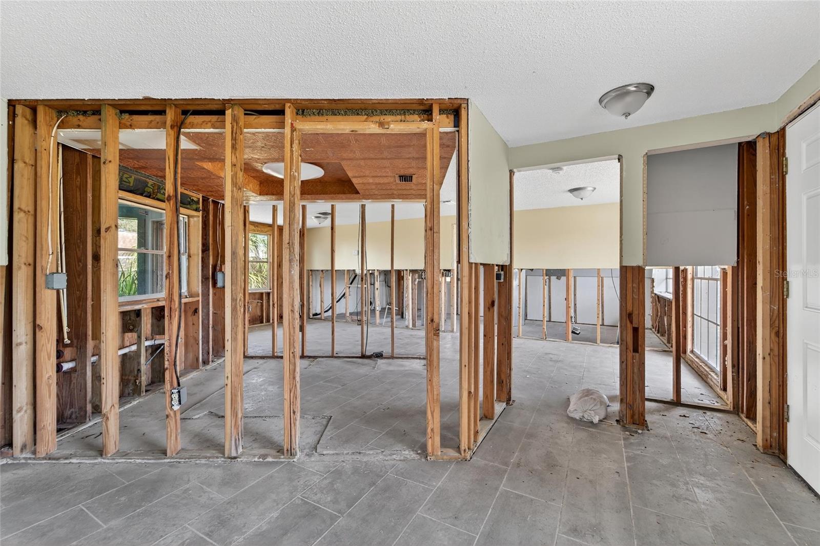 Image 14 of 57 For 802 White Heron Boulevard
