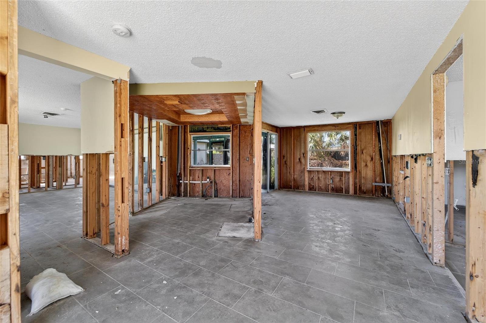 Image 19 of 57 For 802 White Heron Boulevard