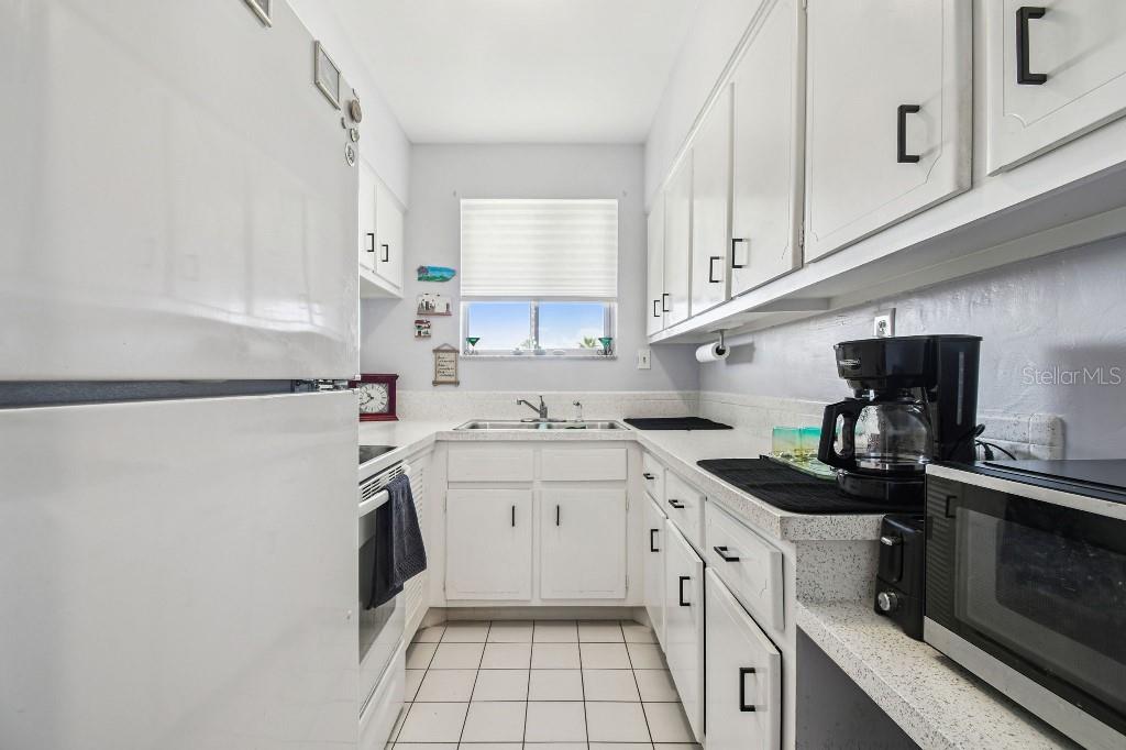 Image 11 of 28 For 1600 Lake Parker Drive B22