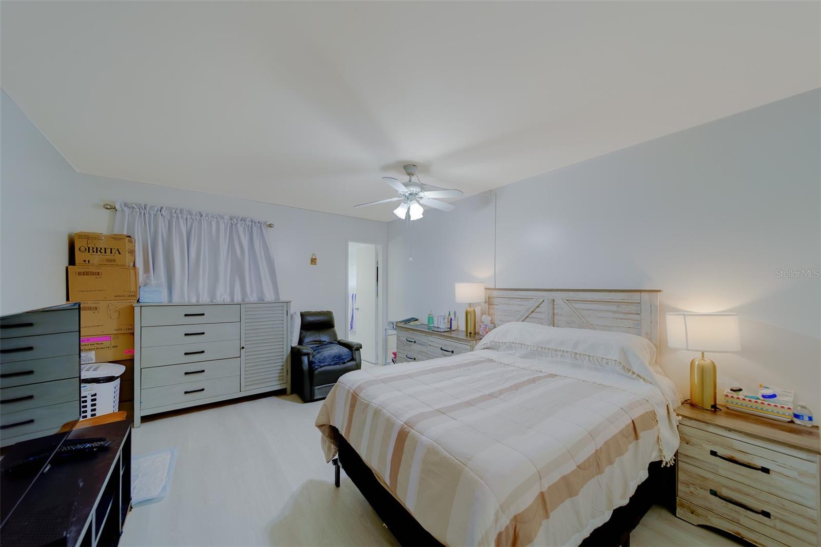 Image 16 of 39 For 1900 58th Avenue N 26