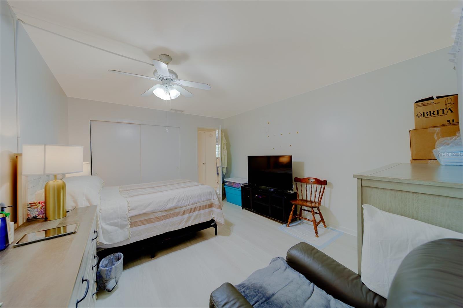 Image 17 of 39 For 1900 58th Avenue N 26