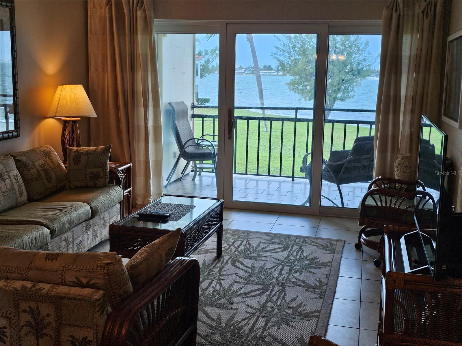 Image 10 of 30 For 6177 Sun Boulevard 203