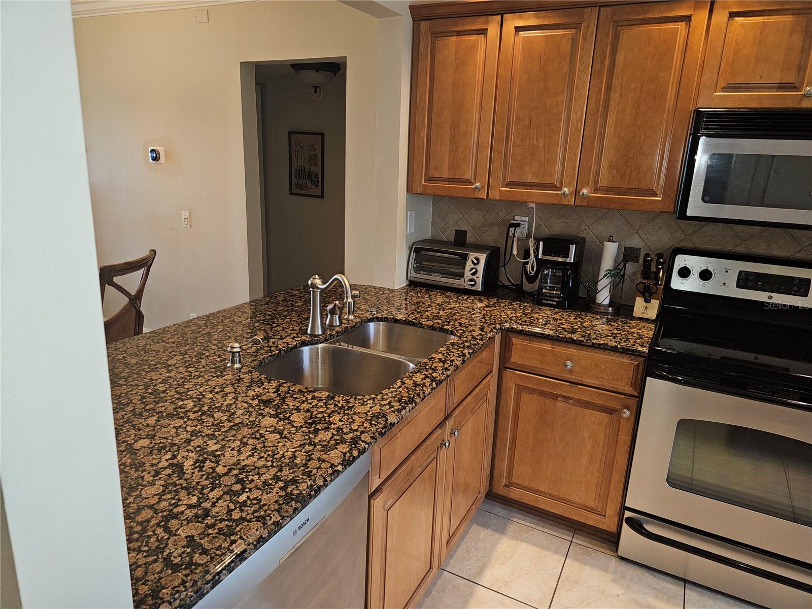 Image 3 of 30 For 6177 Sun Boulevard 203