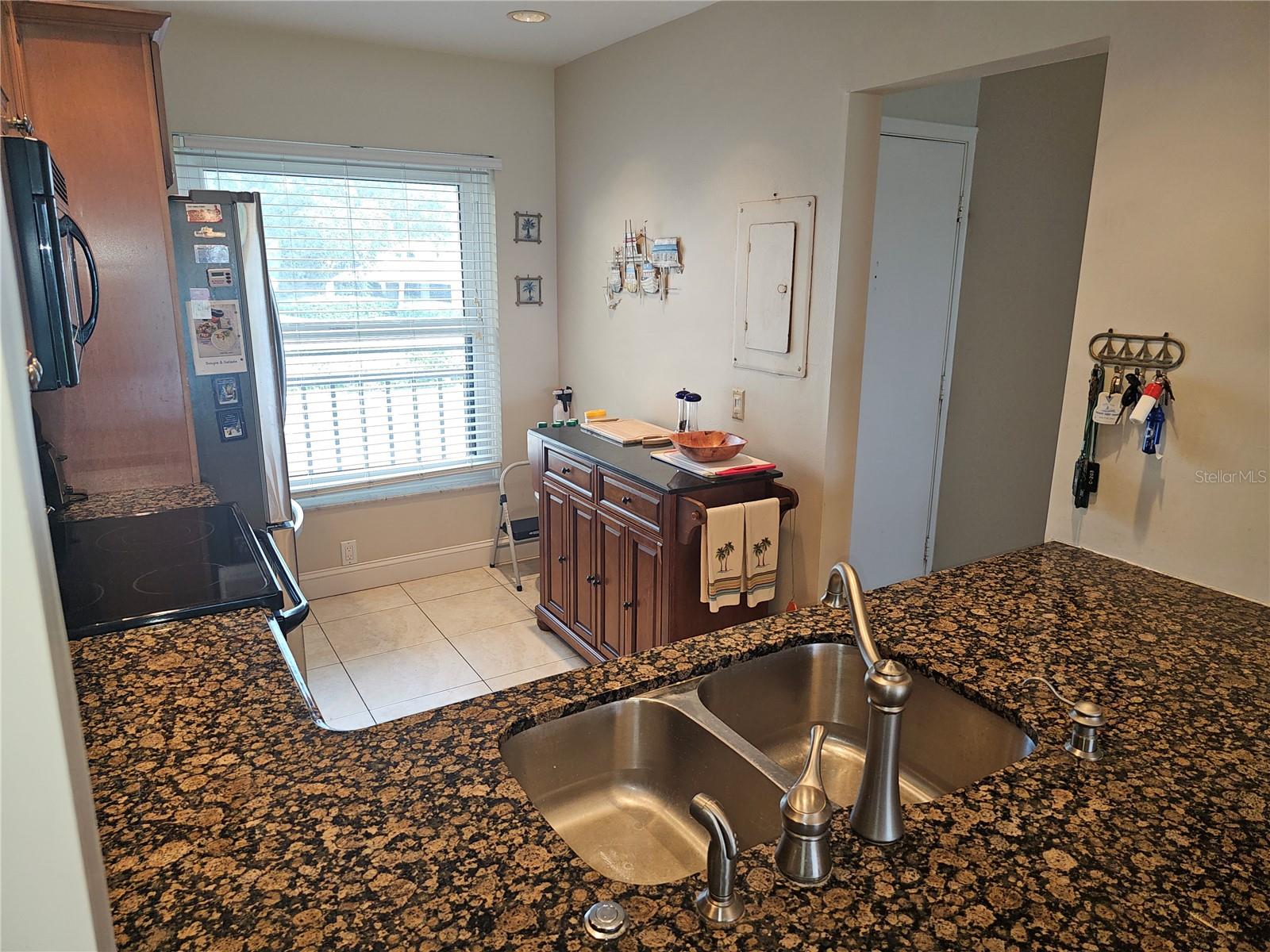 Image 5 of 30 For 6177 Sun Boulevard 203