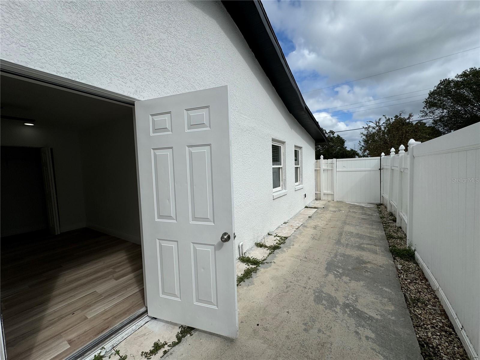 Image 14 of 52 For 7608 Lakeside Boulevard