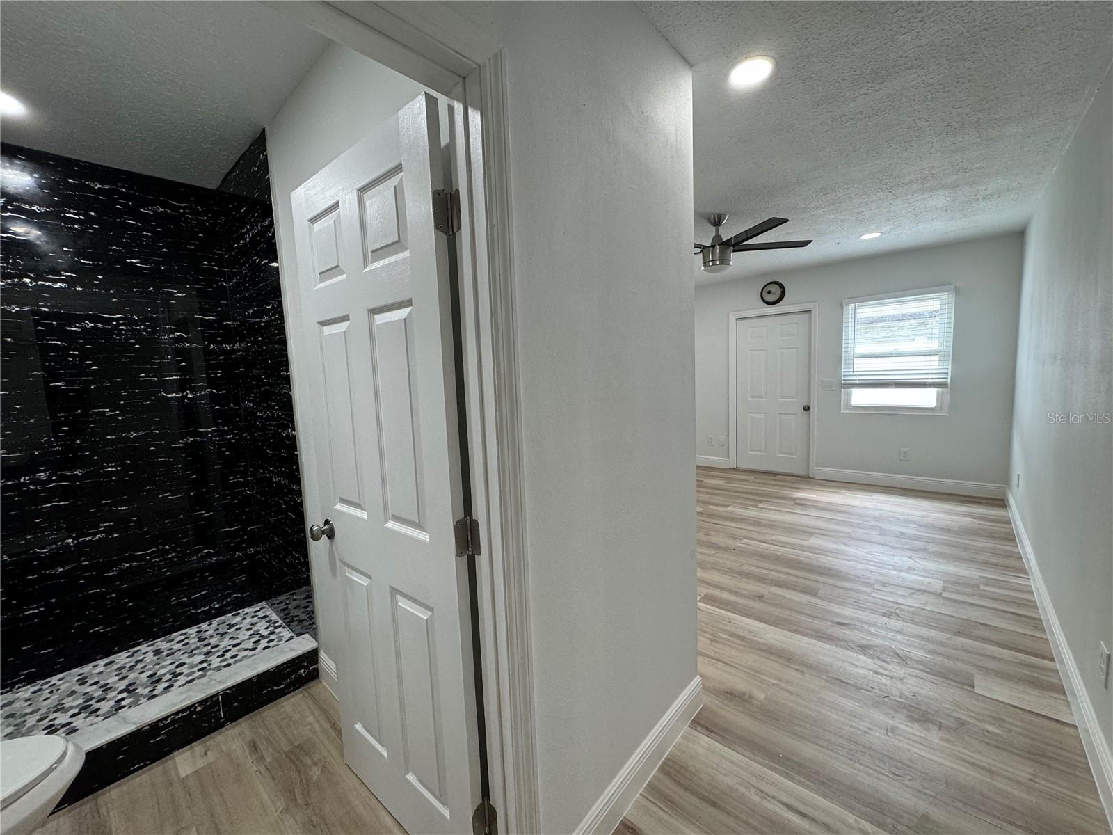 Image 18 of 52 For 7608 Lakeside Boulevard