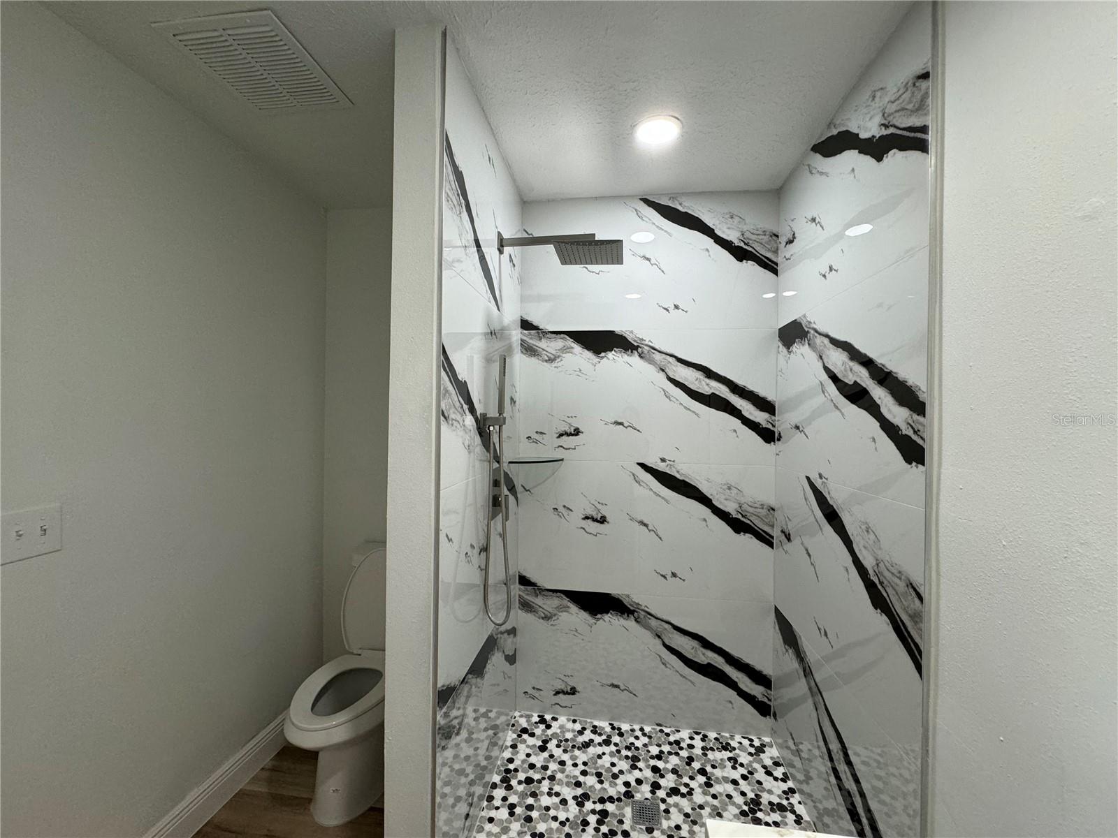 Image 20 of 52 For 7608 Lakeside Boulevard