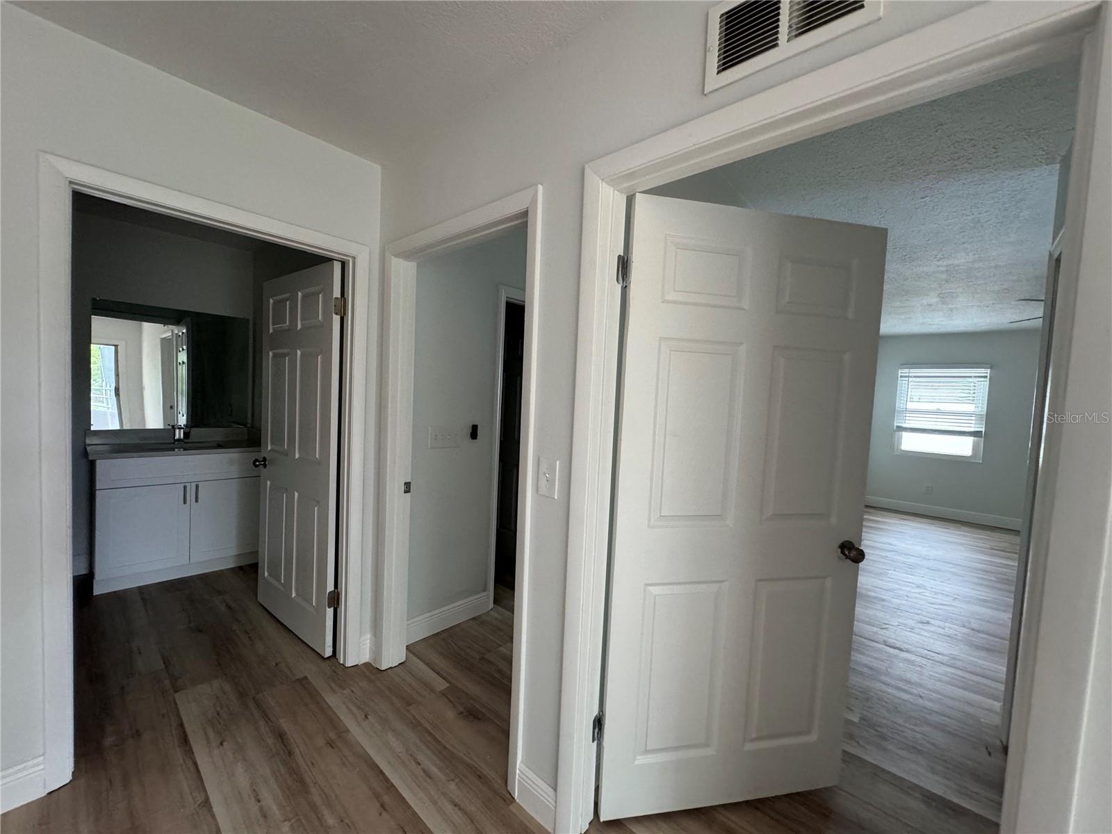 Image 24 of 52 For 7608 Lakeside Boulevard