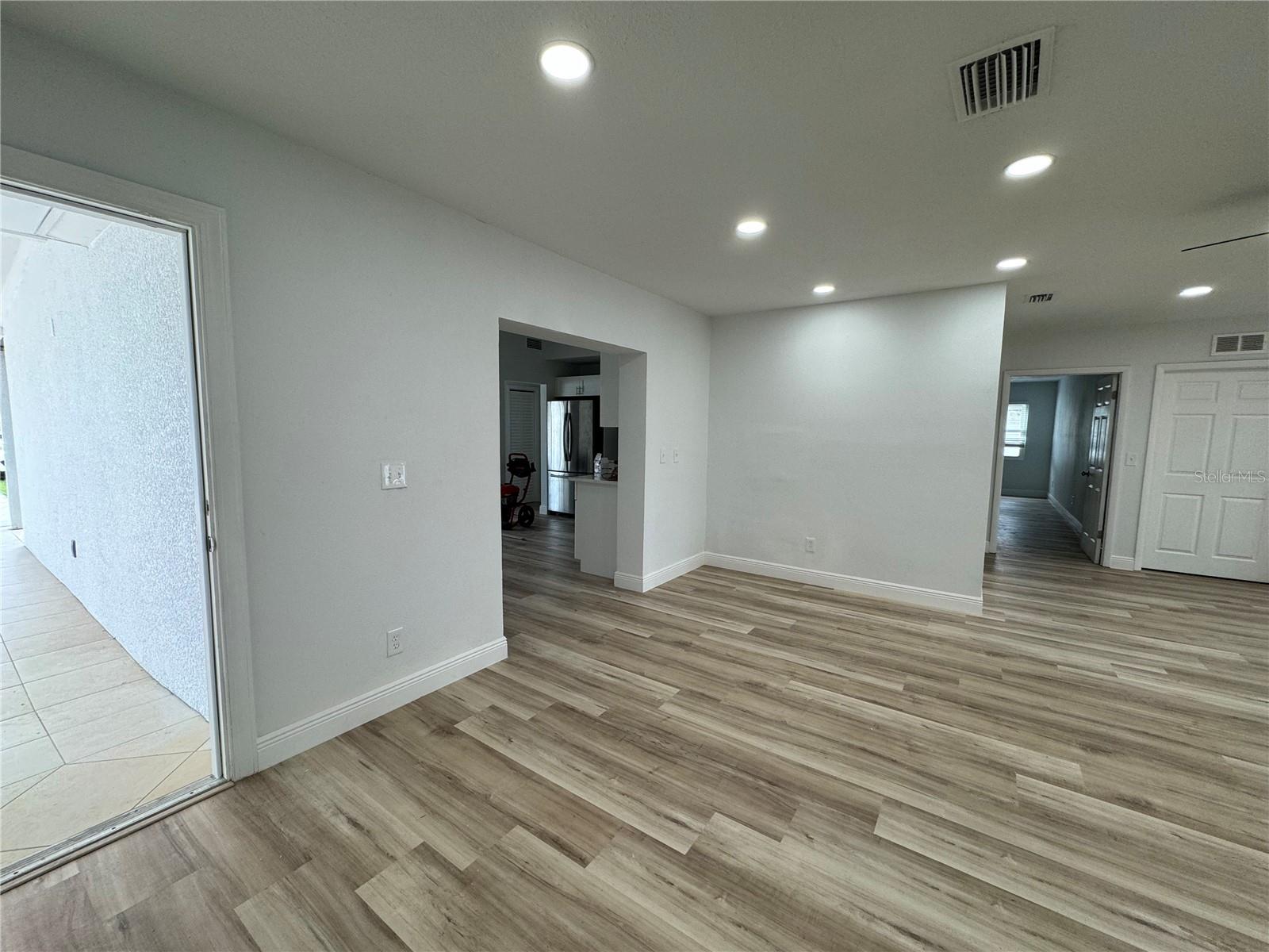 Image 32 of 52 For 7608 Lakeside Boulevard