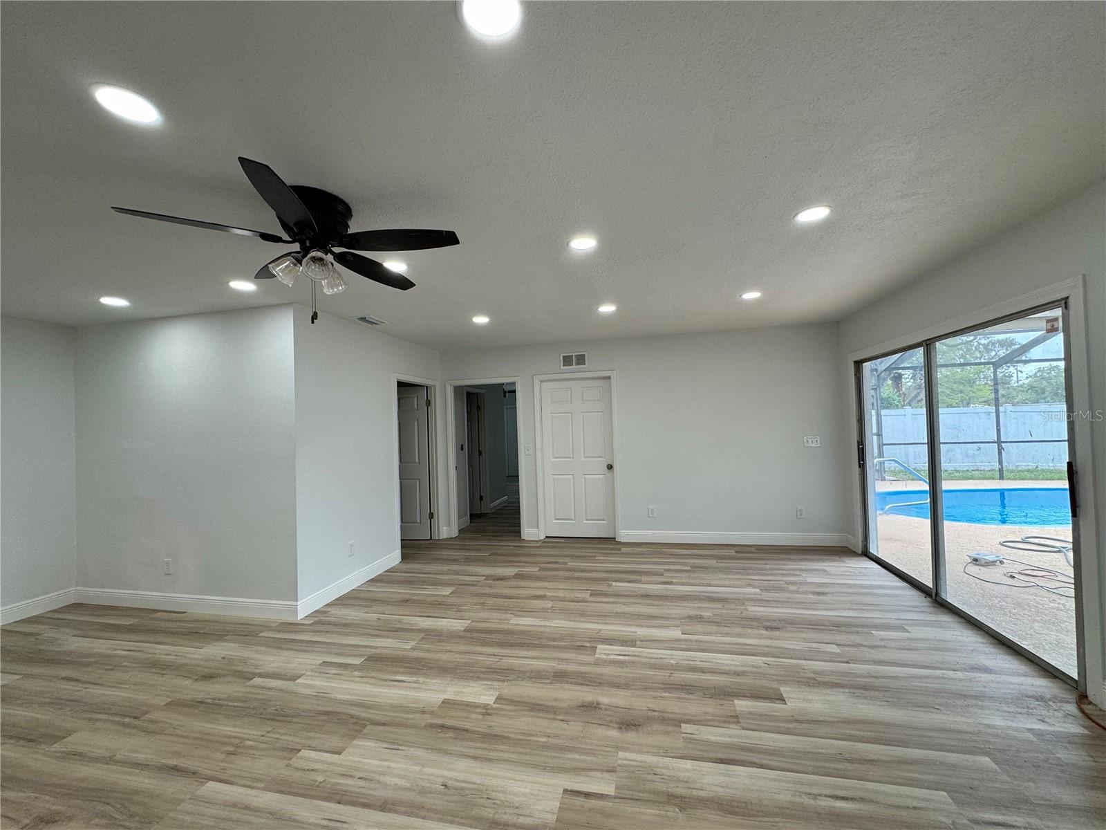 Image 33 of 52 For 7608 Lakeside Boulevard