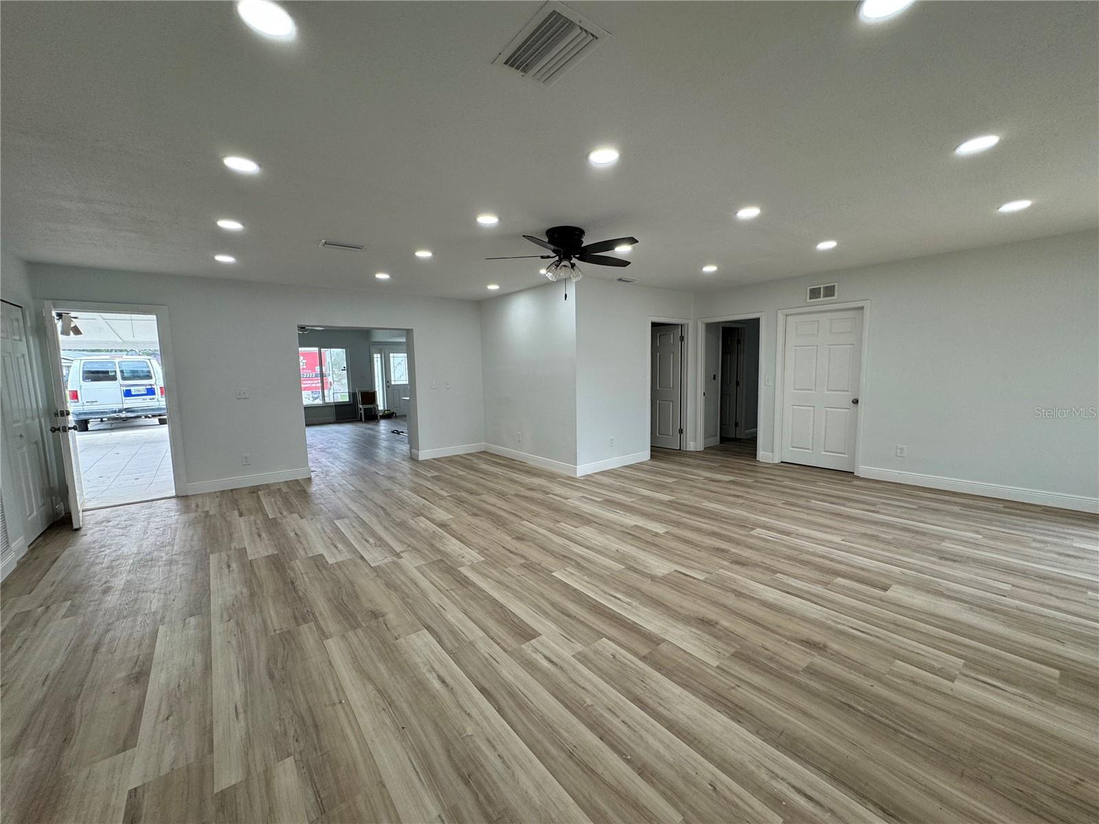 Image 34 of 52 For 7608 Lakeside Boulevard