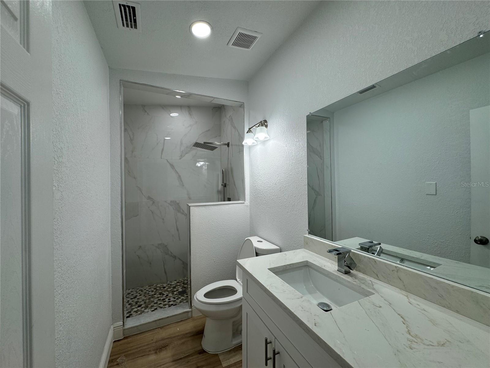 Image 38 of 52 For 7608 Lakeside Boulevard