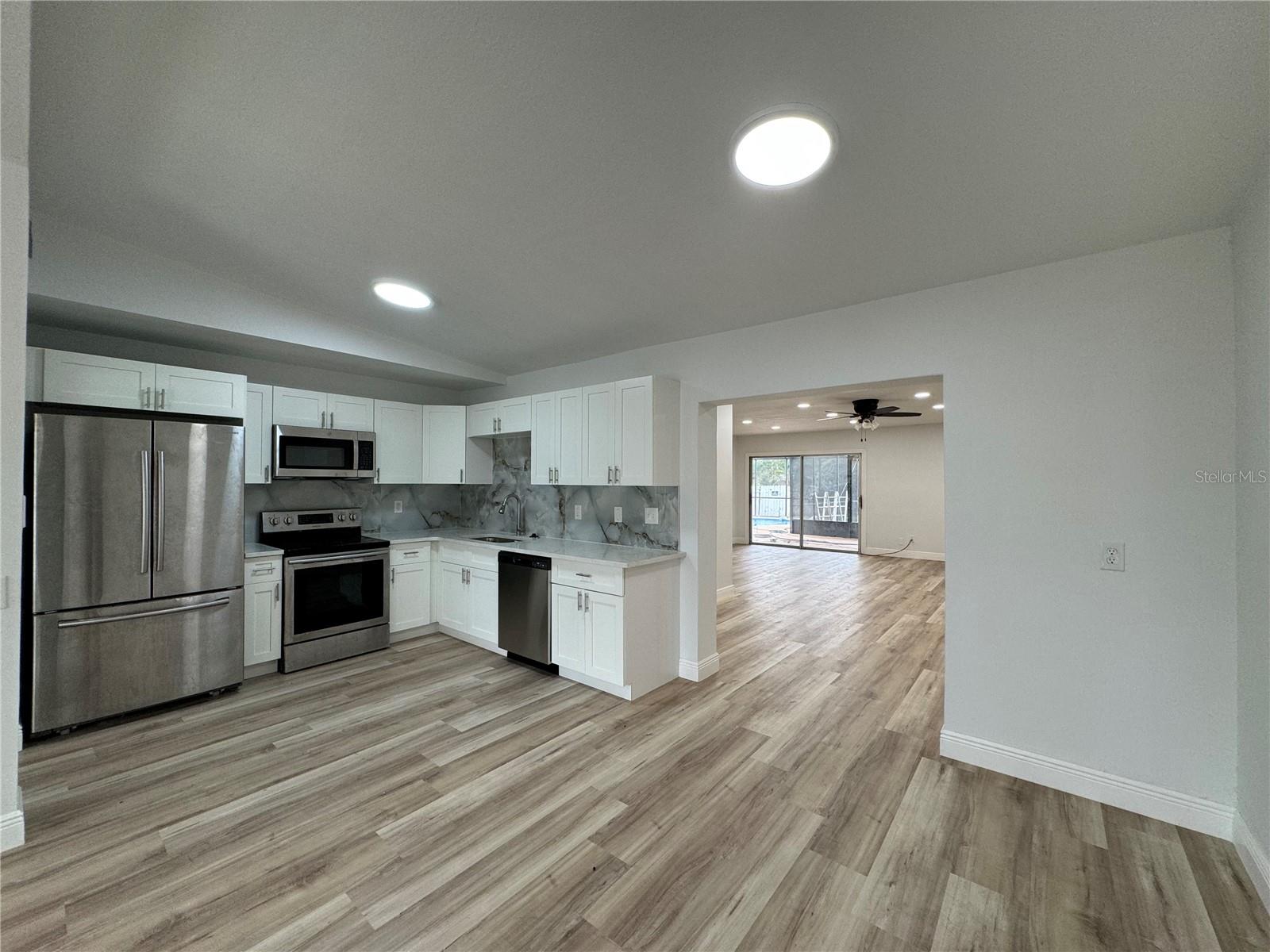 Image 9 of 52 For 7608 Lakeside Boulevard