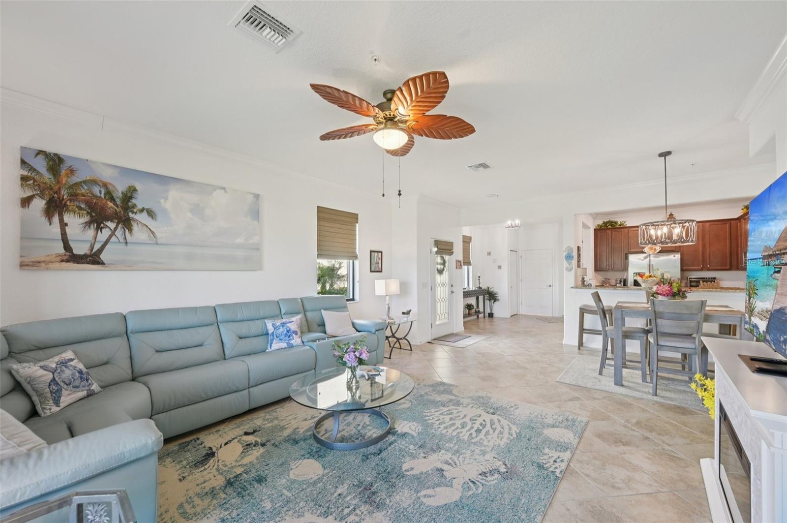 Image 4 of 33 For 20429 Lagente Circle