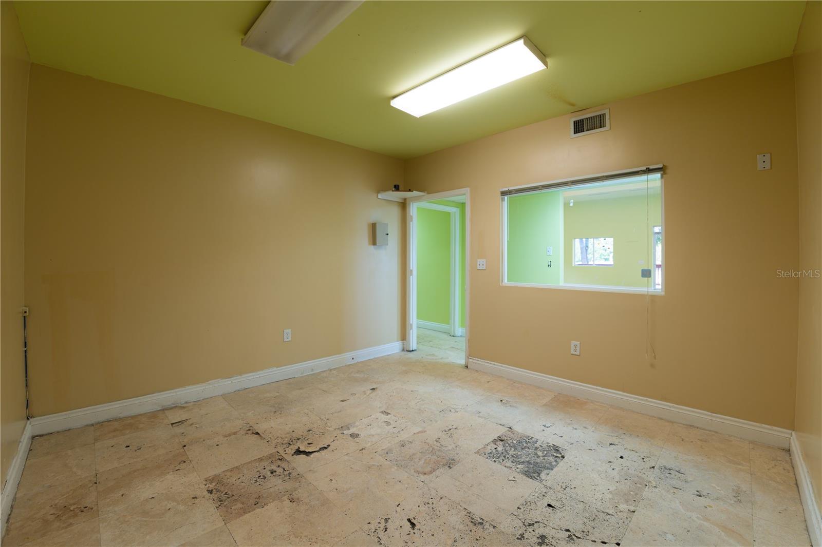 Listing photo id 7 for 9822 Anderson Road