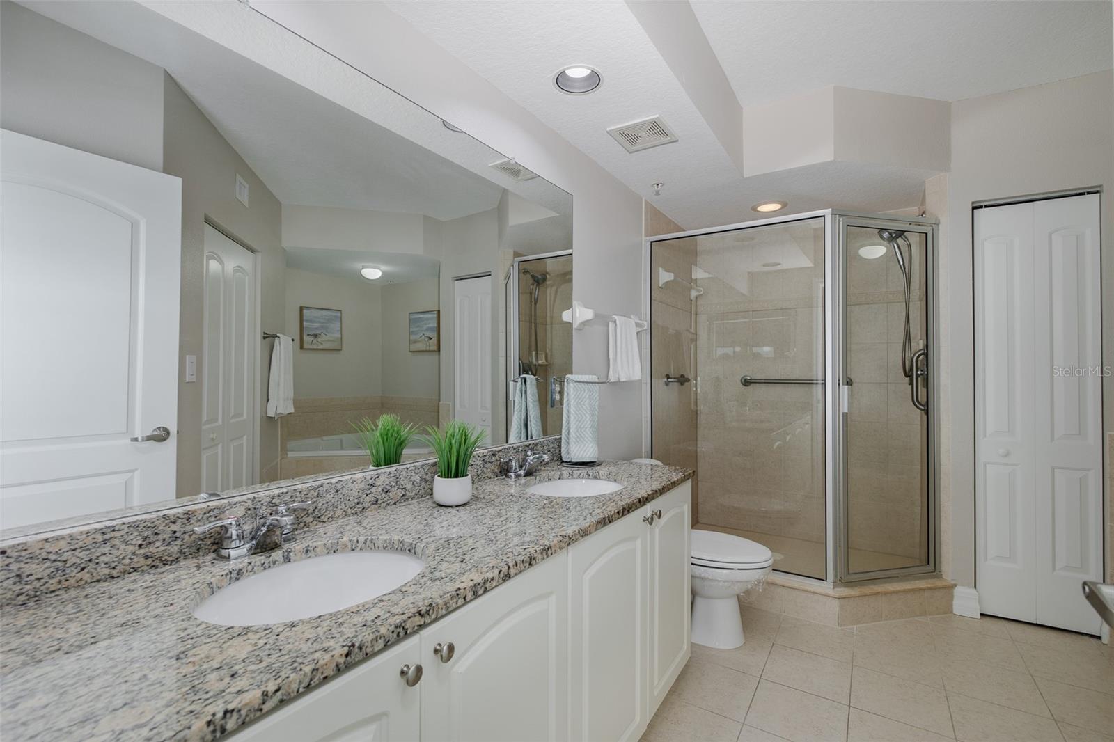 Image 22 of 45 For 4516 Seagull Drive 411