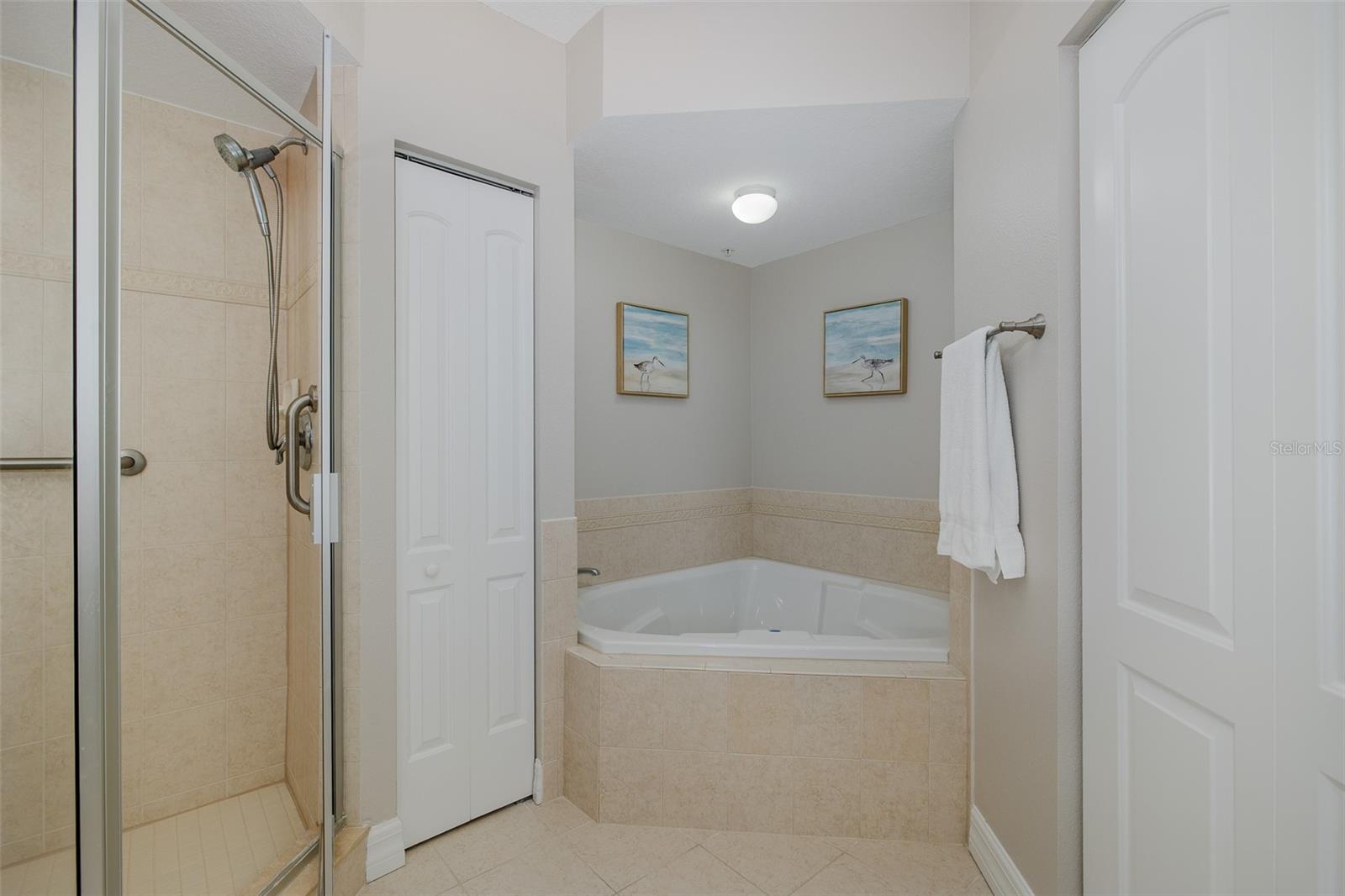 Image 23 of 45 For 4516 Seagull Drive 411