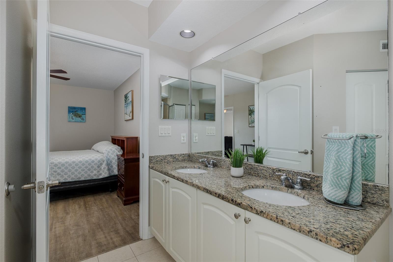 Image 24 of 45 For 4516 Seagull Drive 411