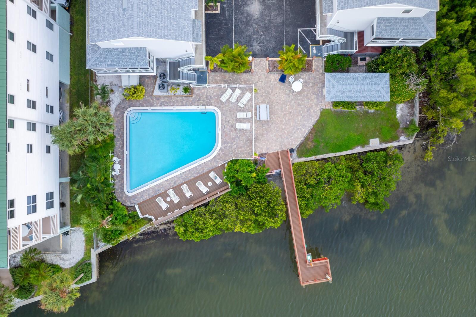 Image 4 of 51 For 19823 Gulf Boulevard 5