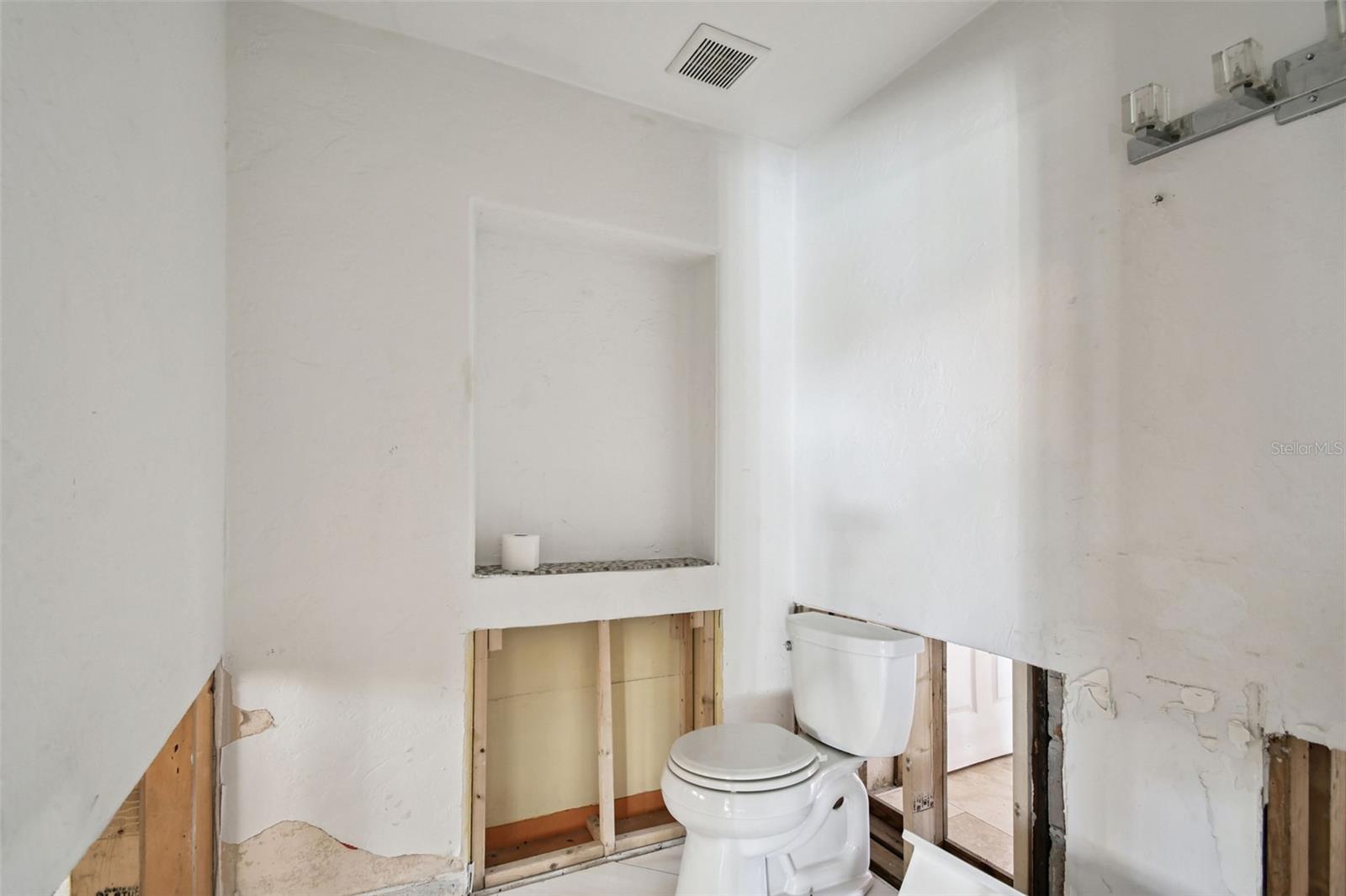 Image 18 of 73 For 456 Rafael Boulevard Ne