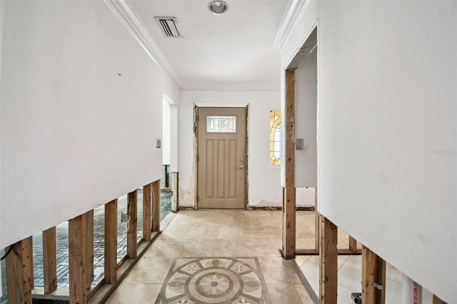 Image 19 of 73 For 456 Rafael Boulevard Ne