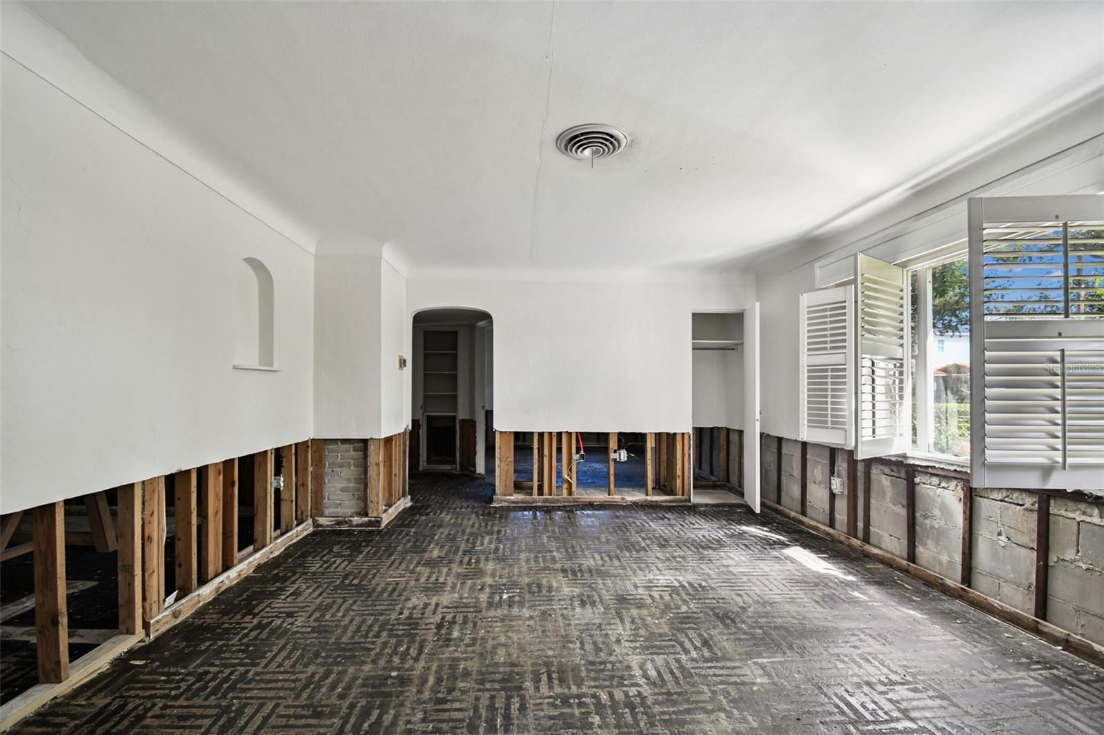 Image 33 of 73 For 456 Rafael Boulevard Ne