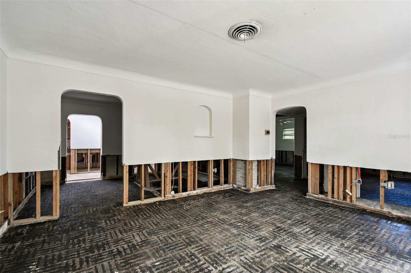 Image 34 of 73 For 456 Rafael Boulevard Ne
