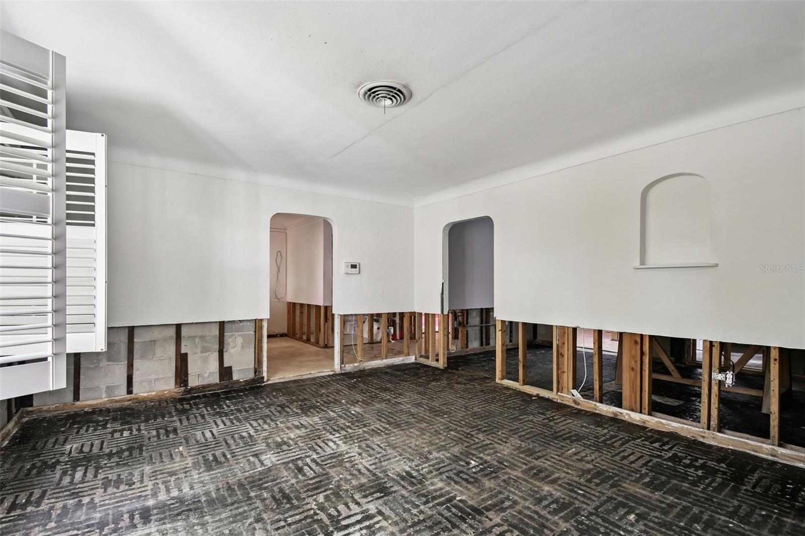Image 35 of 73 For 456 Rafael Boulevard Ne