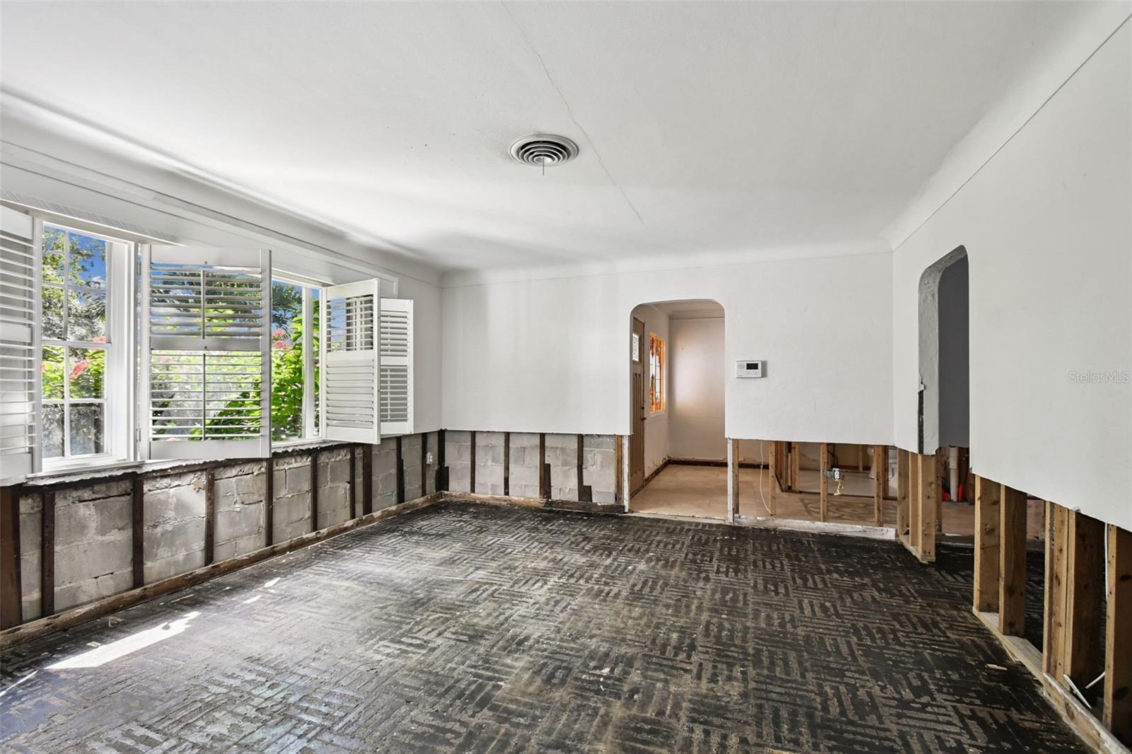 Image 36 of 73 For 456 Rafael Boulevard Ne