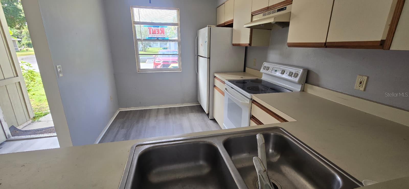 Image 3 of 14 For 304 Camillia Lane A