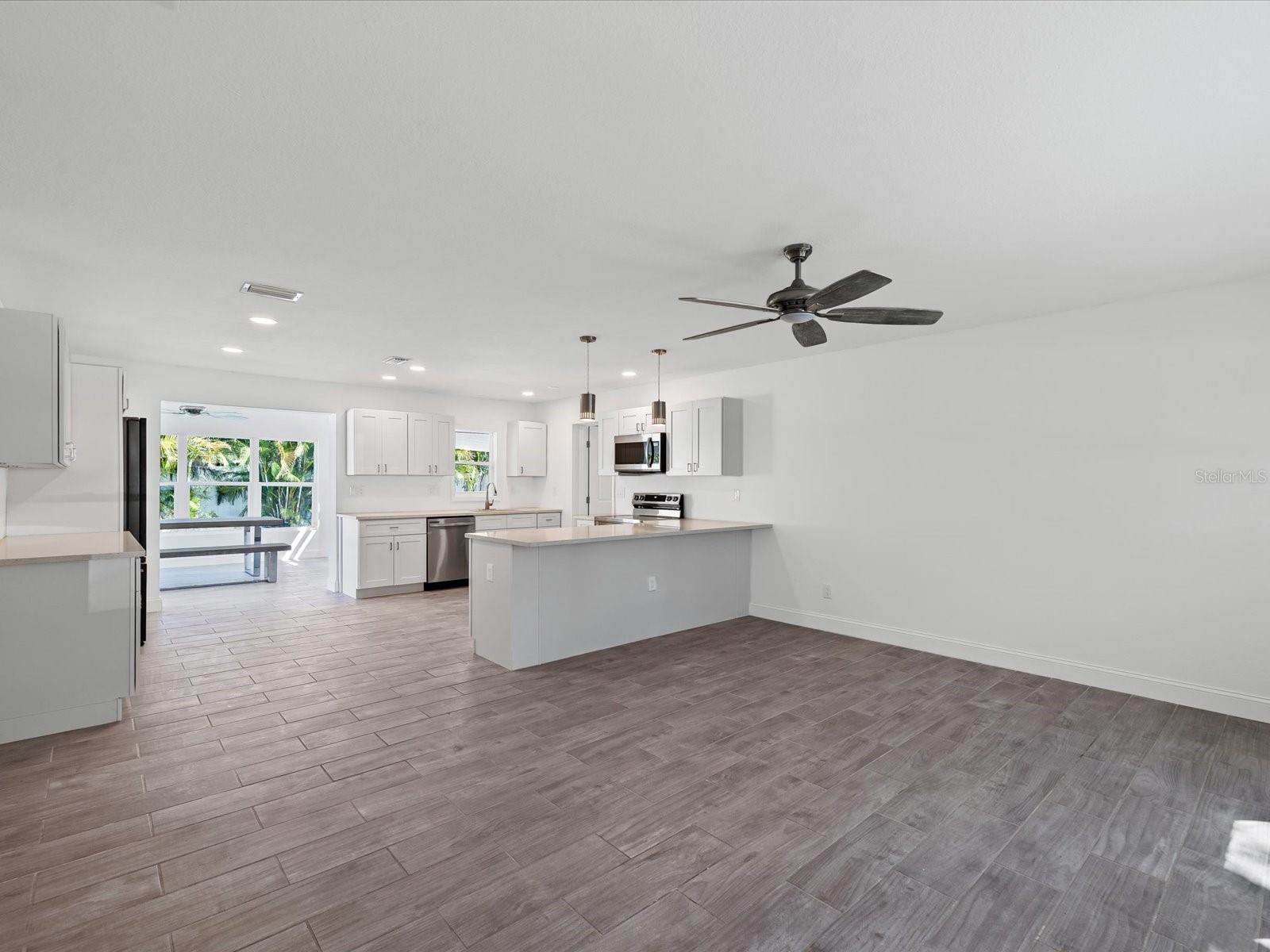 Image 7 of 55 For 8345 41st Avenue N