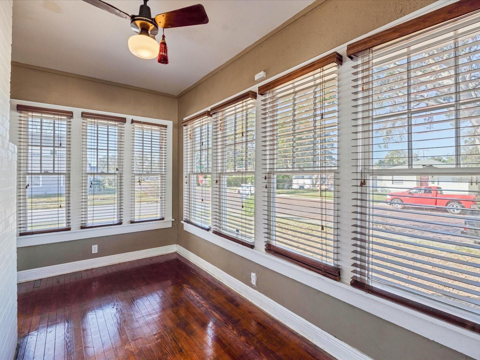 Image 22 of 54 For 500 53rd Street S