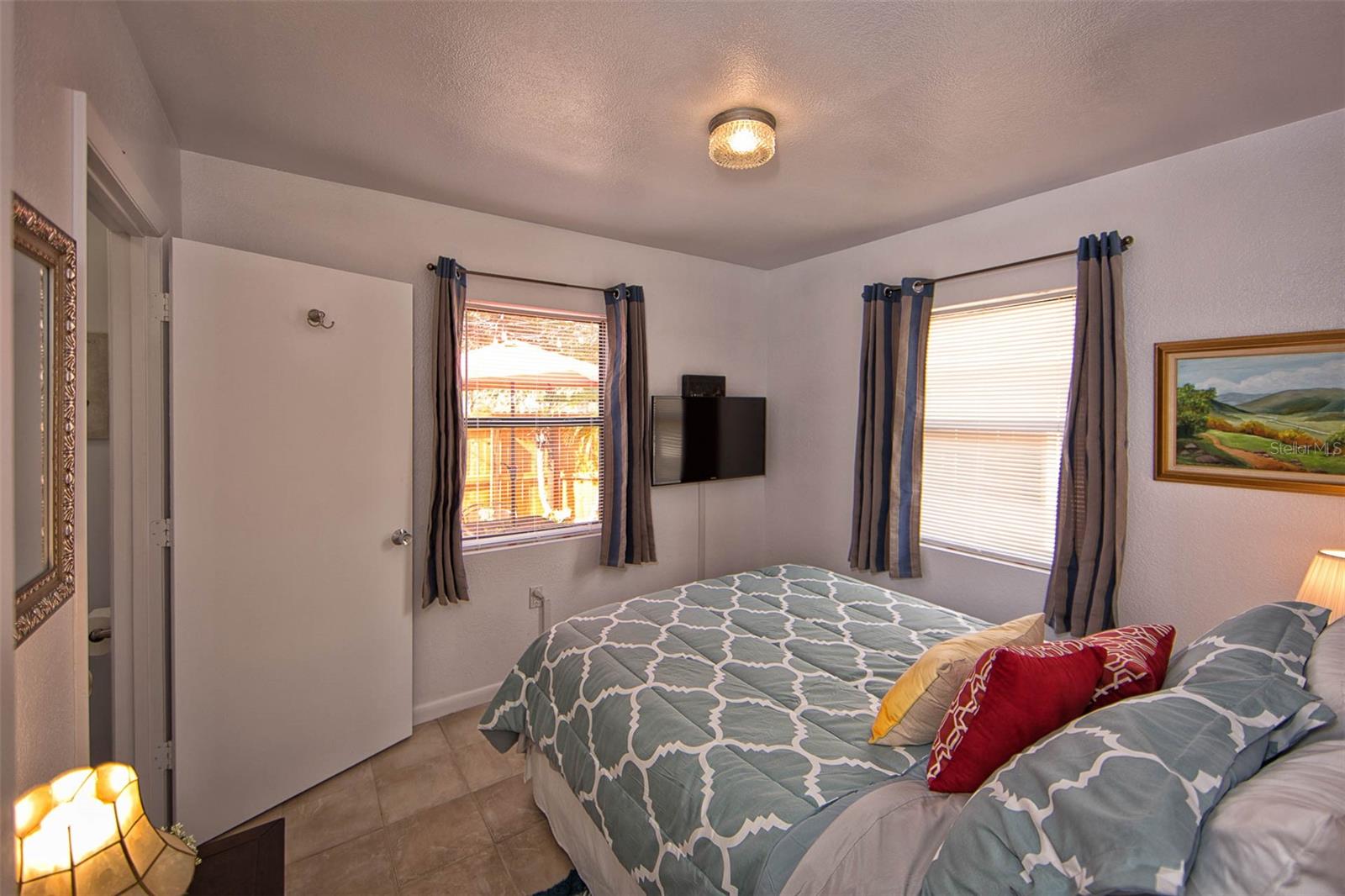 Image 23 of 42 For 839 3rd Street N