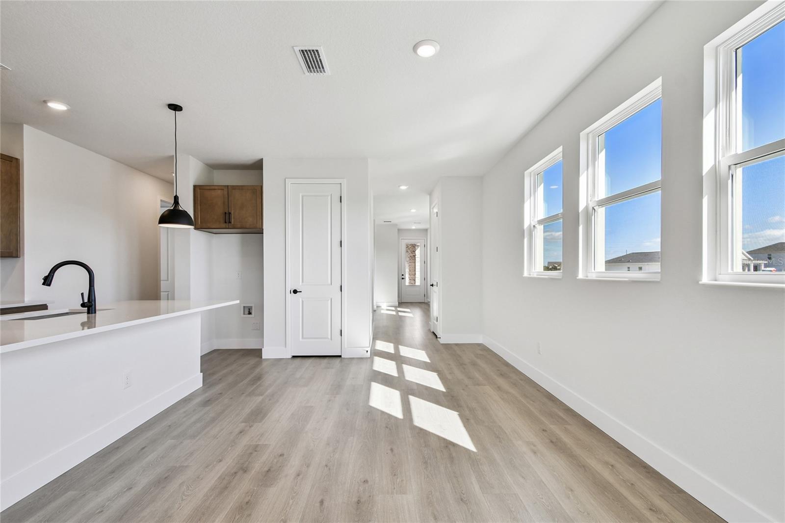 Image 13 of 42 For 629 Allora Avenue