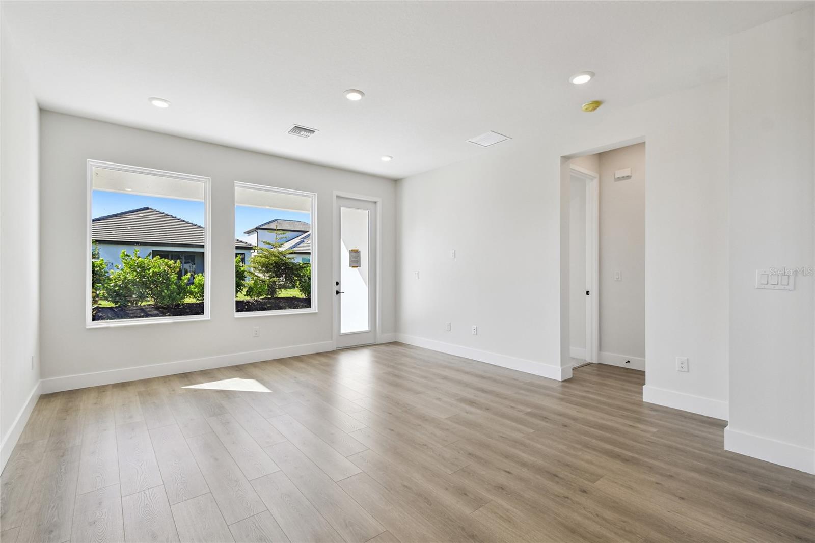 Image 15 of 42 For 629 Allora Avenue