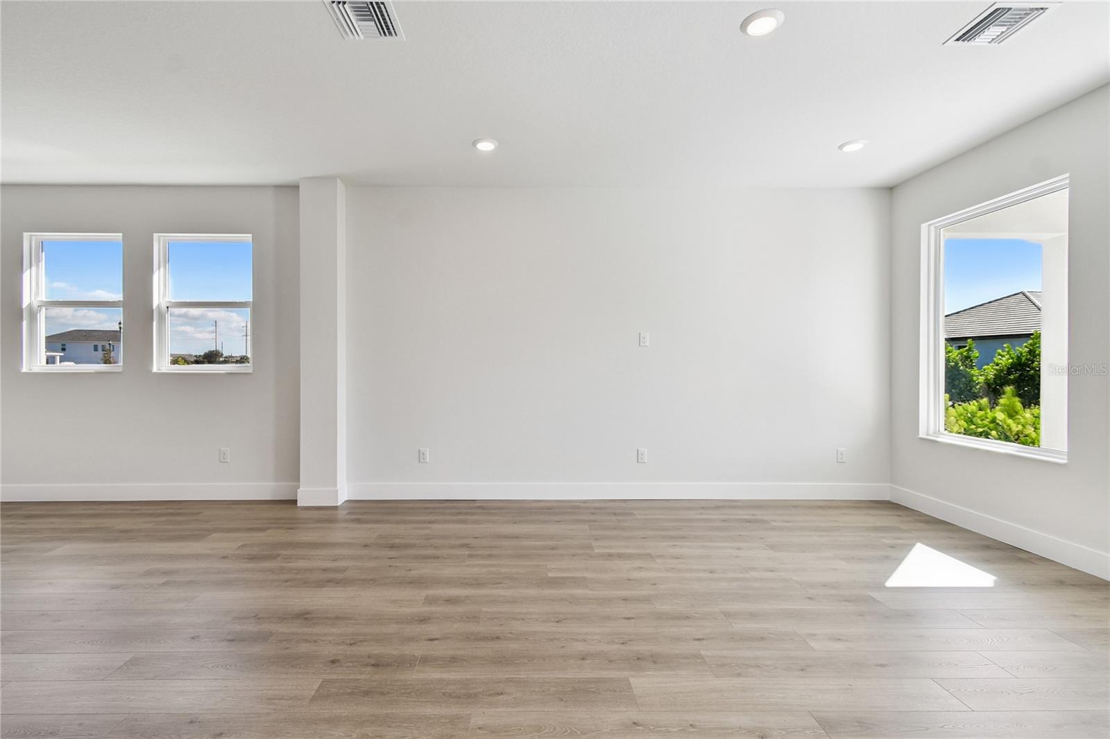 Image 16 of 42 For 629 Allora Avenue